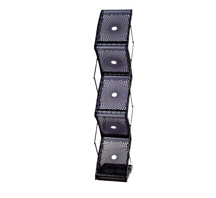 Quantum Open A42 Exponering och tryckprodukter till företag Kvantum - Displayställ Displayställ Den nya litteraturhållaren kombinerar klassisk design med ett elegant nytt utseende. Denna eleganta design är lätt och bärbar och ser bra ut men är också utformad för att klara kraven från vardagsbruk. <strong>Beskrivning:</strong> <img class="emoji" draggable="false" src="https://s.w.org/images/core/emoji/11.2.0/svg/2714.svg" alt="✔" /> Enkel att expandera & fälla ihop <img class="emoji" draggable="false" src="https://s.w.org/images/core/emoji/11.2.0/svg/2714.svg" alt="✔" /> Svart snygg design <img class="emoji" draggable="false" src="https://s.w.org/images/core/emoji/11.2.0/svg/2714.svg" alt="✔" /> Transportväska <img class="emoji" draggable="false" src="https://s.w.org/images/core/emoji/11.2.0/svg/2714.svg" alt="✔" /> 5 st A4 fack för ert material