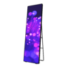 7 Exponering och tryckprodukter till företag Digital LED Rollup är en ny typ av skärm som kombinerar ett futuristiskt utseende och hög kvalitet. Klara och färgstarka bilder på en LED-skärm som likt en magnet fångar potentiella kunders ögon och skapar ett positivt intryck för åskådarna.   <strong>Storlek:</strong> 570 x 1897 mm <strong>Djup:</strong> 33 mm   Digital Rollup