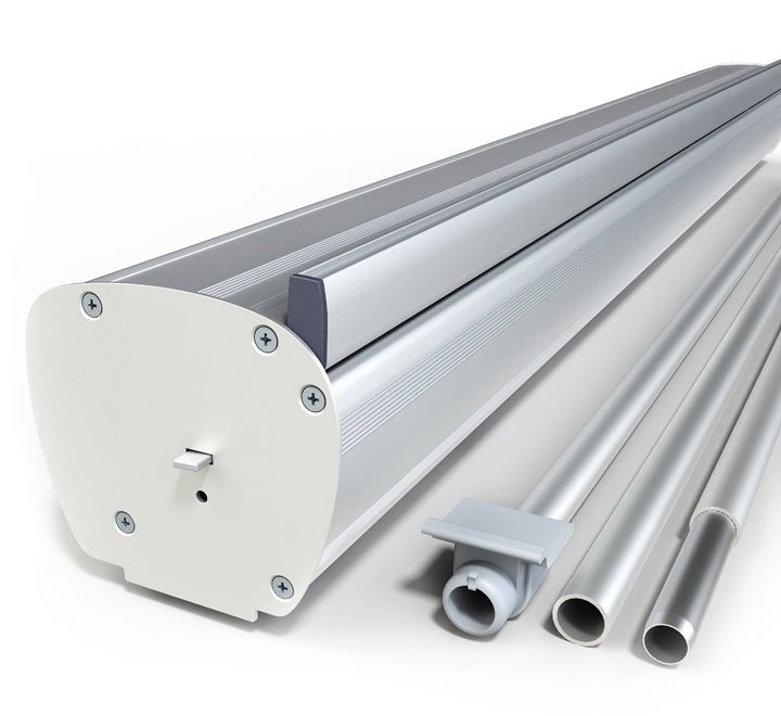 rollup caiman Exponering och tryckprodukter till företag Caiman - Rollup Caiman är en ekonomisk & simpel lösning inom rollup system. Med sin enkla bildvård, lätta vikt & simpla montering/demontering så är den snabbt redo att användas & transporteras. <strong>Beskrivning:</strong> ✔ Sveriges Billigaste Rollup ✔ Rollupkasseten är tillverkad av aluminium ✔ Rollup-paketet innehåller en bärväska